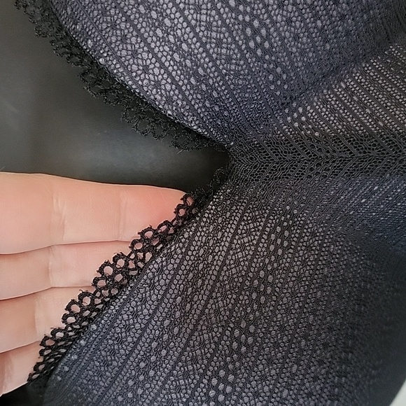 Uniqlo beautiful black eyelet lace wireless bra, 34/36DDD - Picture 3 of 7